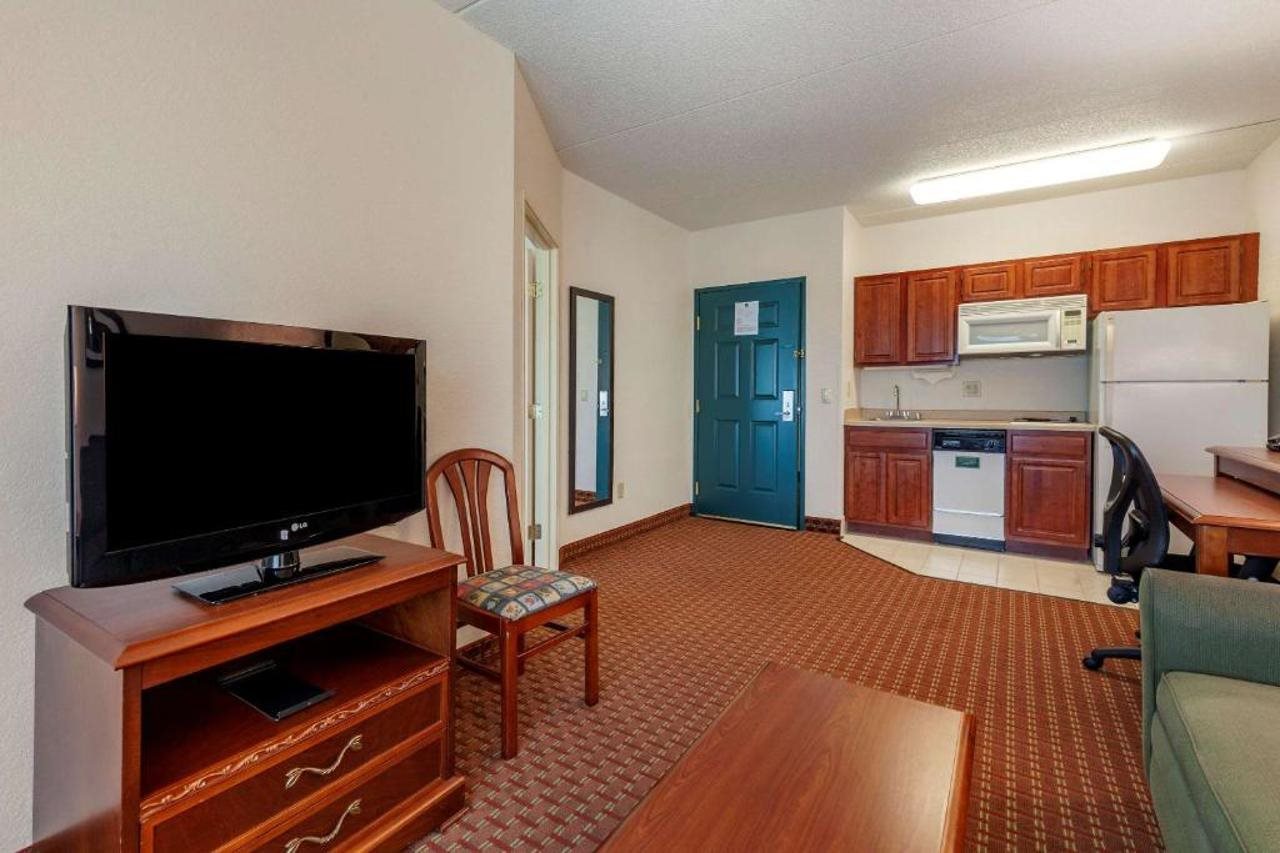 Clarion Suites Central - photo 13