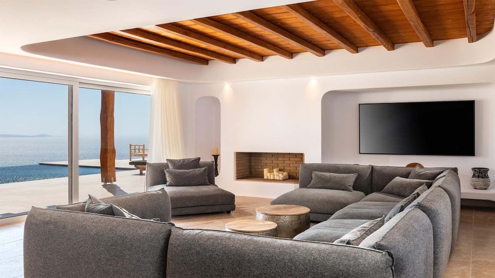 Ria Mar Villas & Suites by Live&Travel — 4-Star Luxury Hotel in Mykonos, Greece