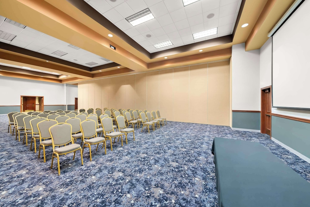 Clarion Inn & Suites and Convention Center - photo 46