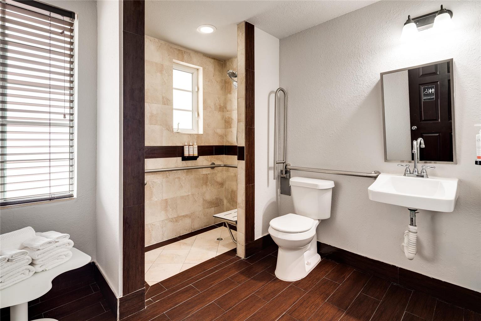 Tradewinds Apartment Hotel - photo 12