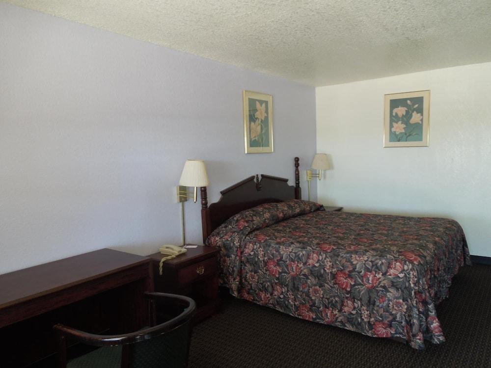 Relax Inn Mineral Wells - photo 14