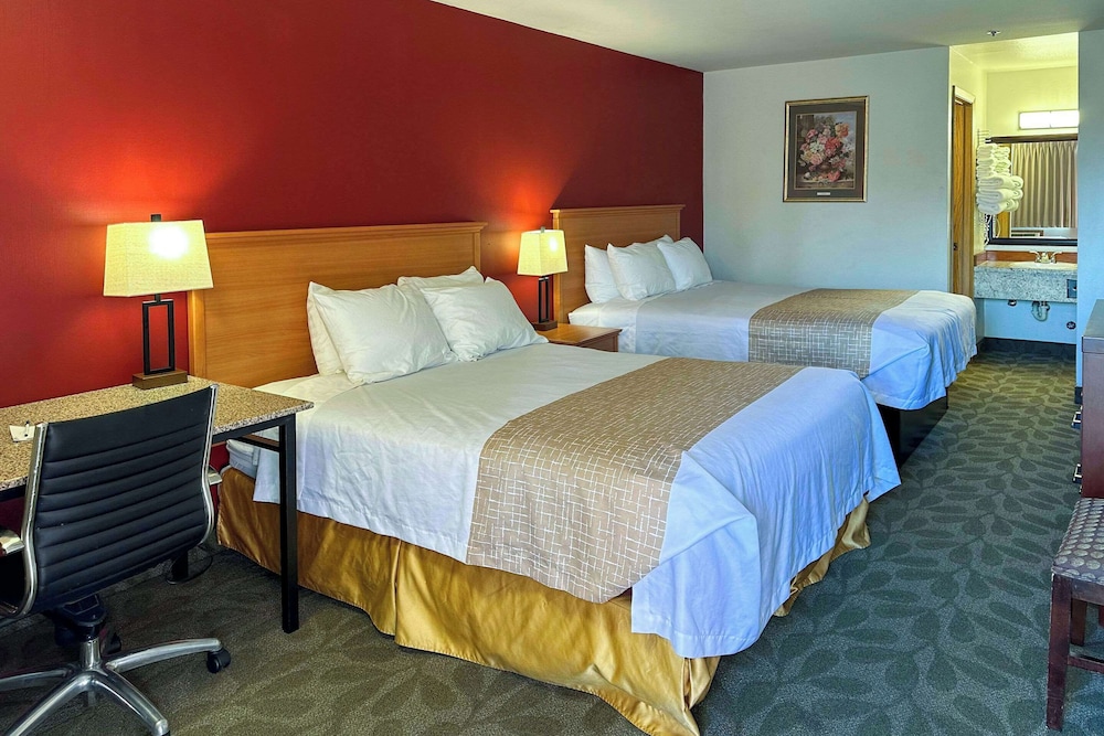 Econo Lodge Edmonds North Seattle - photo 10