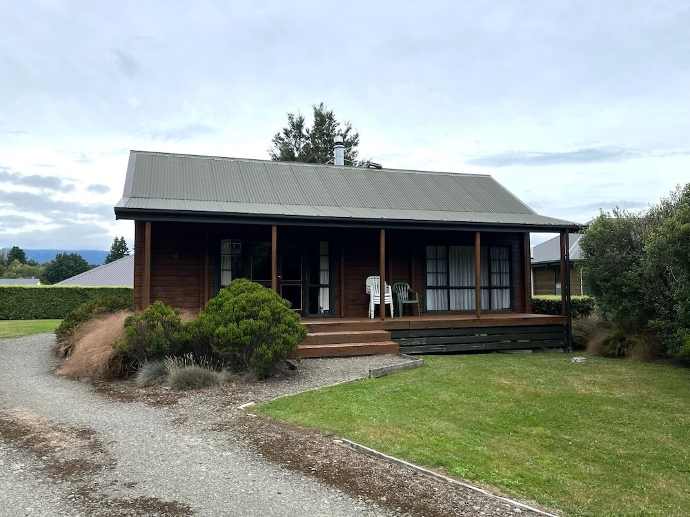 13 Caverhill Close - carbon neutral hotel in Unknown City