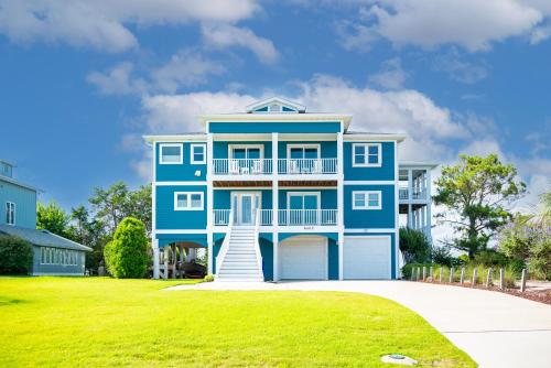 Pier Pleasure by Oak Island Accommodations - featured photo