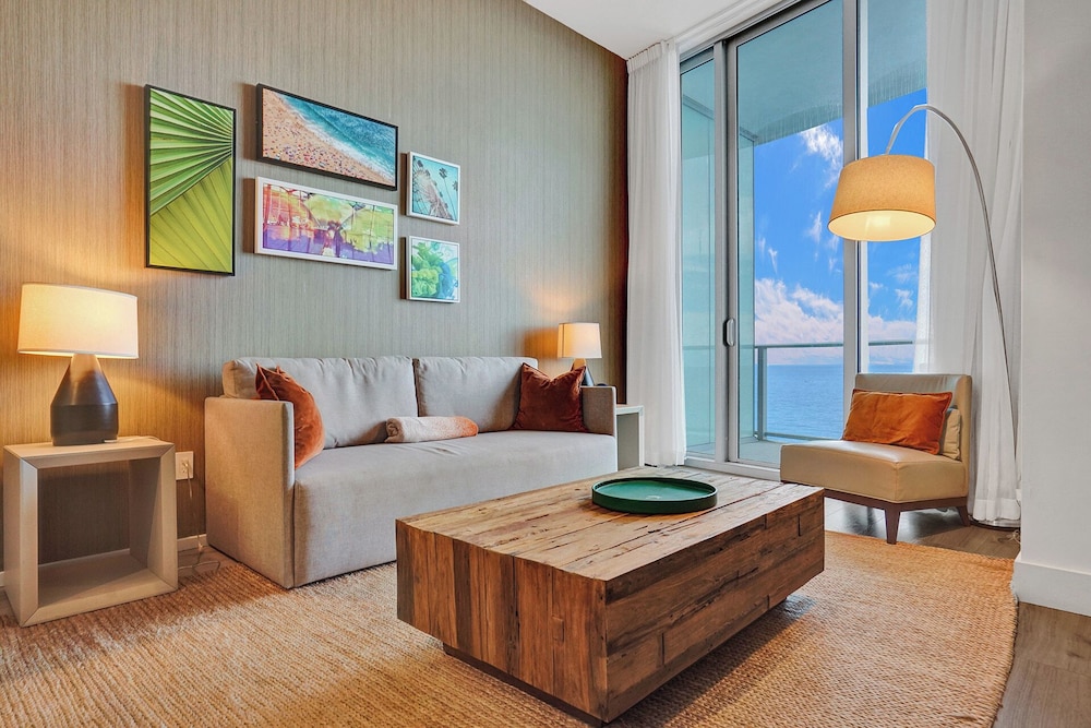 Oceanfront Luxury Apt with Stunning View Hollywood — 4-Star Luxury Hotel in Hollywood, United States