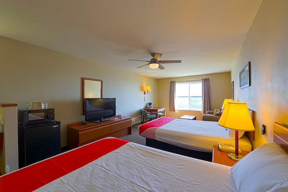 Siletz Bay Beachfront Hotel by OYO Lincoln City - photo 16