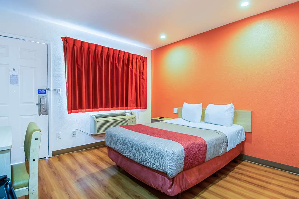 Motel 6 Bakersfield CA Airport - photo 11