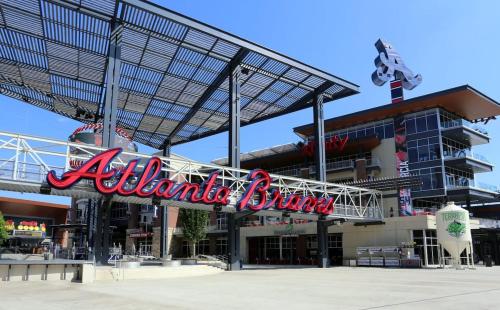 Luxury Townhome 1 Mile to The Battery Atlanta