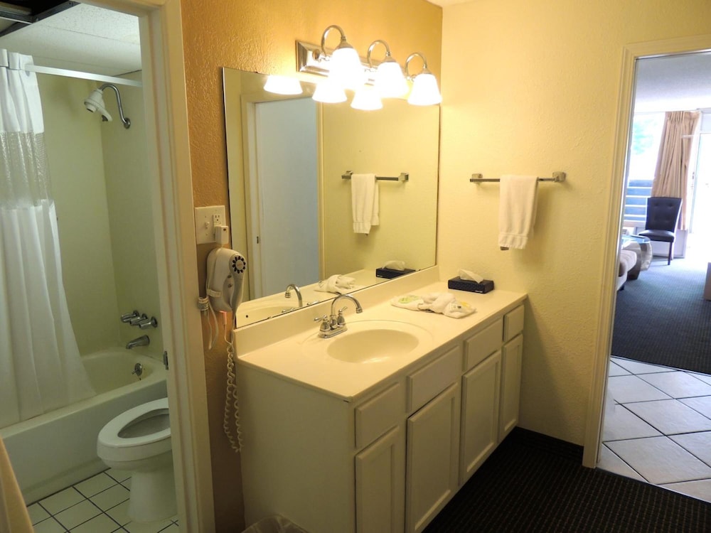 Carmel Inn & Suites - photo 20