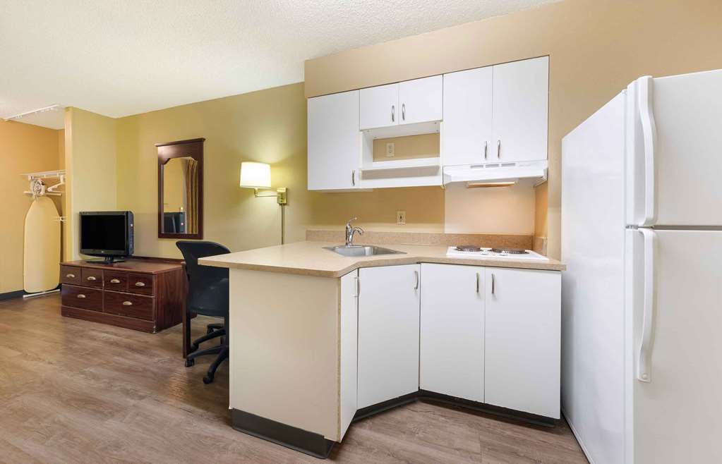 Extended Stay America Suites Fresno North - photo 26