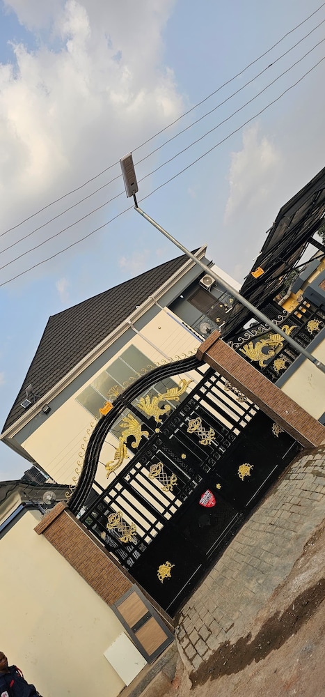 TM Luxe Stays Apartment — 4-Star Luxury Hotel in Ibadan, Nigeria