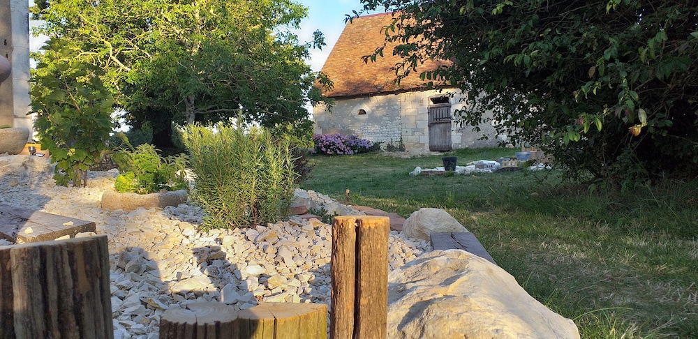 La Berrycurienne Proche du zoo de Beauval Saint aignan — 4-Star Luxury Hotel in Lucay-Le-Male, France