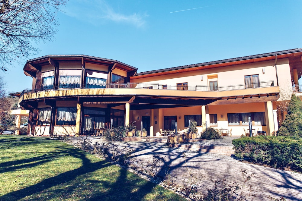 Hotel Le Grotte — hotel in Genga