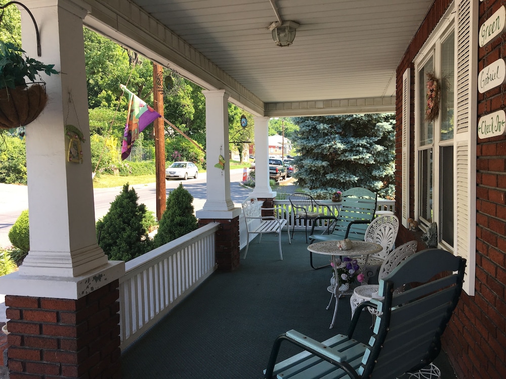 Maria's Garden and Inn - photo 25