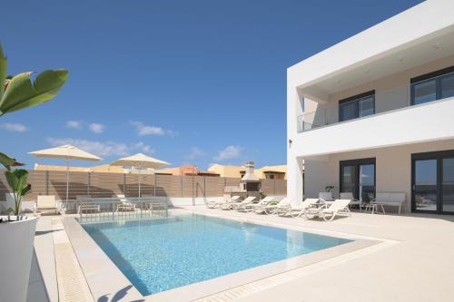 Jako Villa a Few Meters Away From the Beach by Thinkvilla — 4-Star Luxury Hotel in Panormos, Greece