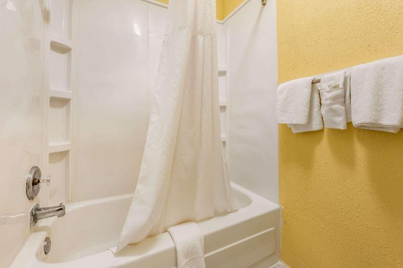 Inn At Lebanon - photo 20