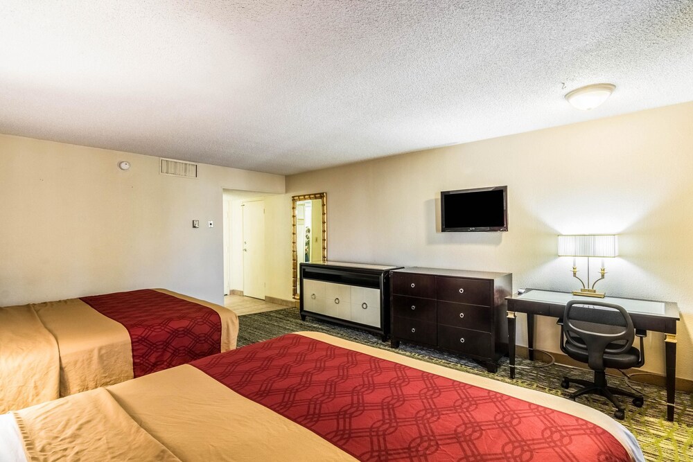 Rodeway Inn & Suites Fresno - photo 17