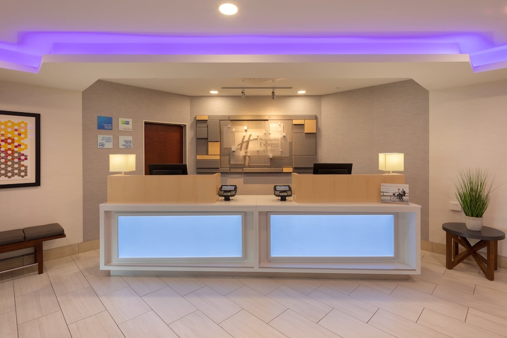 Holiday Inn Express & Suites Bradley Airport by IHG - photo 29