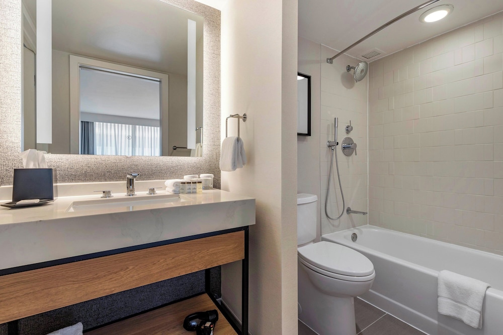 Sheraton Suites Old Town Alexandria - photo 32