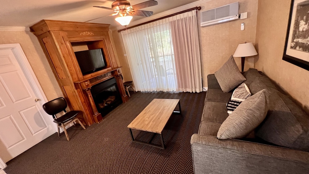 Yosemite View Lodge - photo 41
