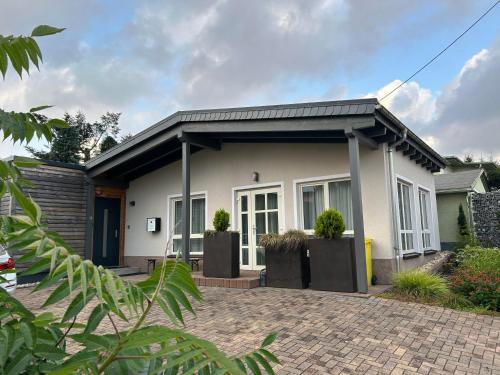 Ferienhaus Auszeit — hotel in Crottendorf