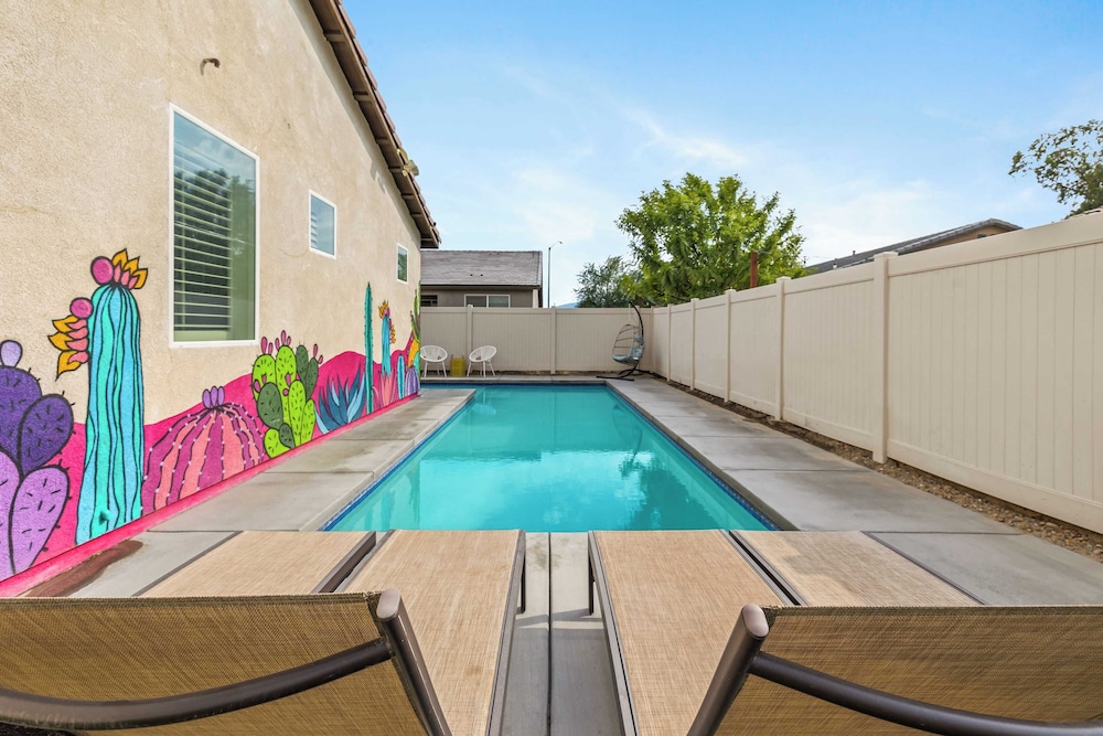 Kaleidoscope by AvantStay Colorful Escape Pool - photo 30