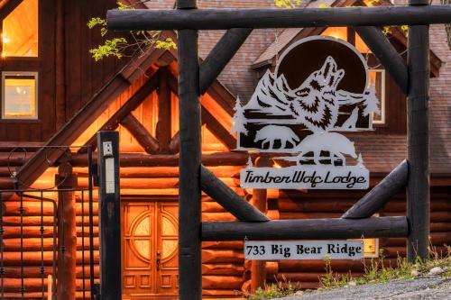 Timberwolf Luxe 5 Star Retreat February Deal Game Rm PS5 FirePit Hot Tub in Gatlinburg, United States