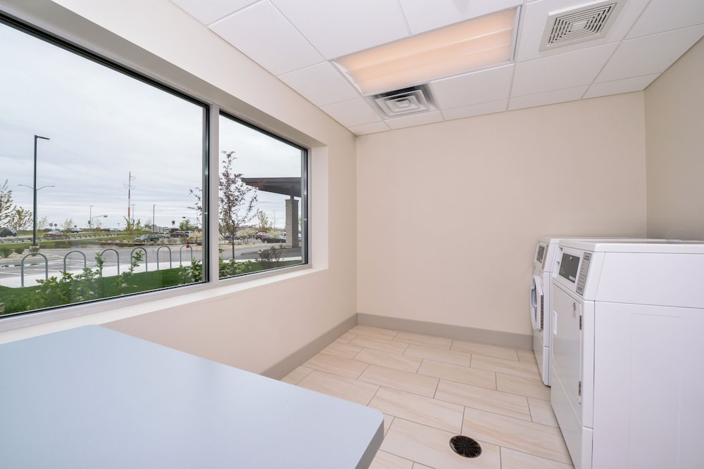 Holiday Inn Express & Suites Madison by IHG - photo 33