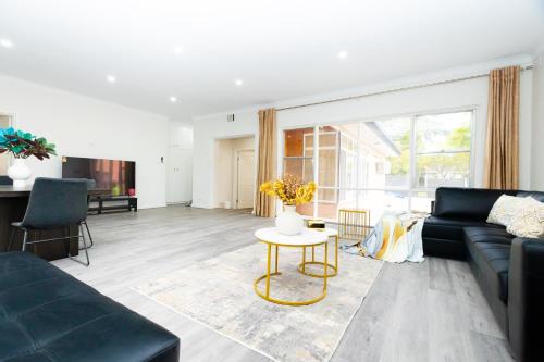 Adelaide Escape and Business 3Bath Full Kitchen Fast Wifi 3TV for large families and group — hotel in Glenunga