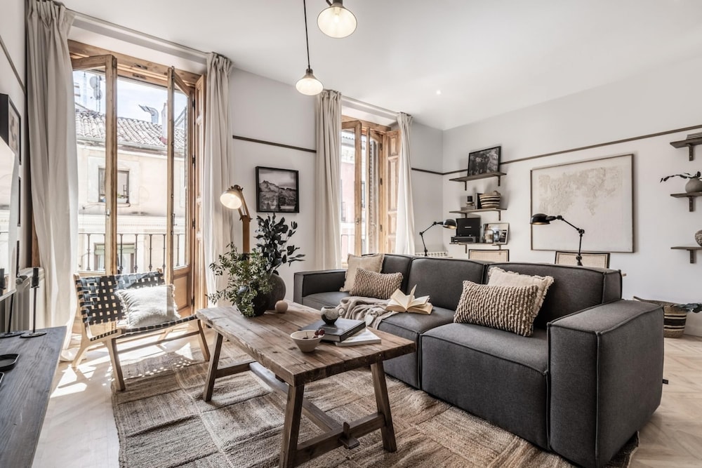 Broto 4 Bedrooms in Malasa a Madrid