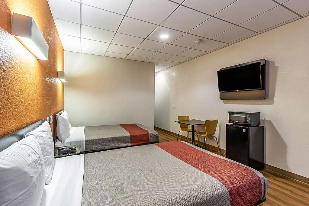 Motel 6 Elizabeth NJ Newark Liberty Intl Airport - photo 11