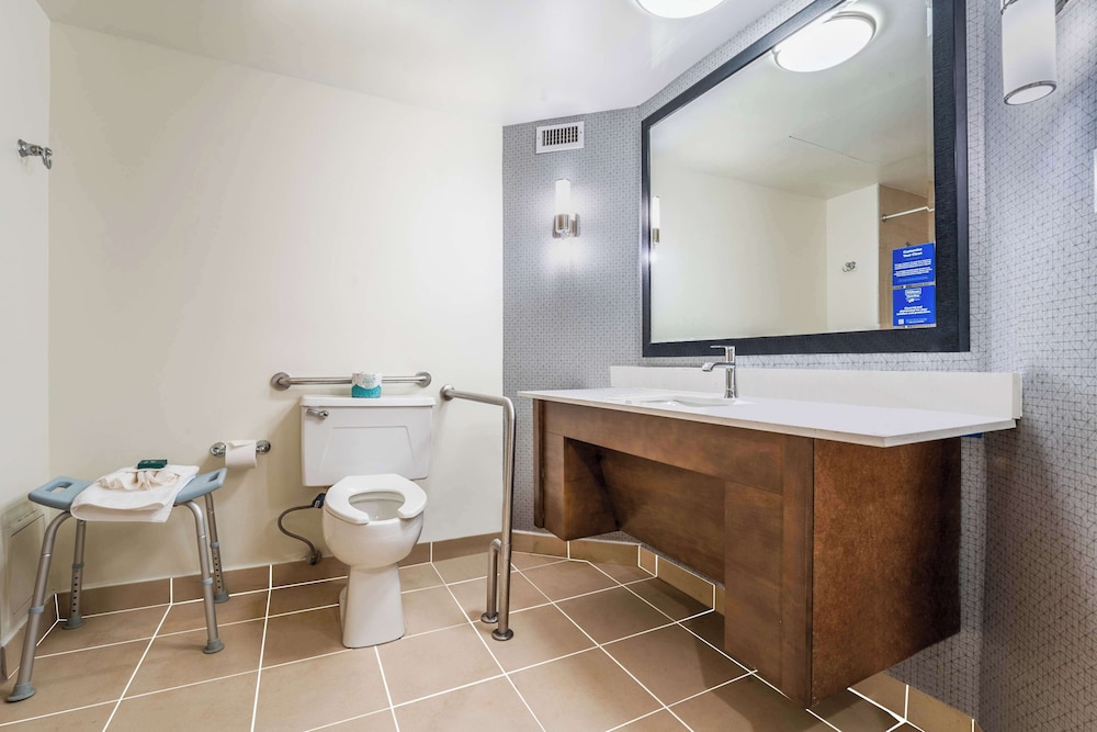 DoubleTree by Hilton South Charlotte Tyvola - photo 23