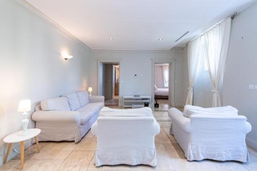Villa piscine 5mn de la Croisette — 4-Star Luxury Hotel in Cannes, France