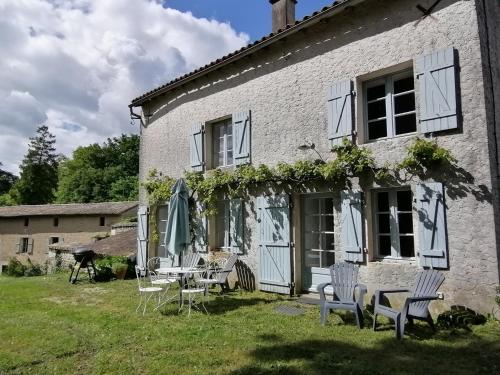 La Maison du Gardien Domaine du ChA teau des Loups — 4-Star Luxury Hotel in Echire, France