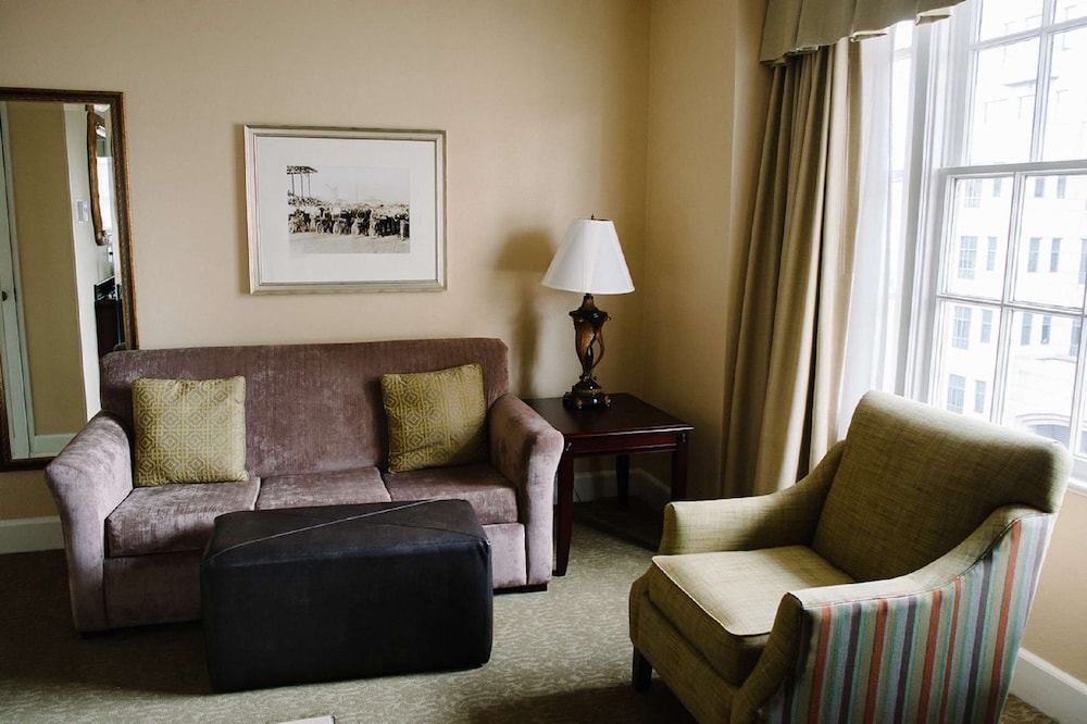 Hampton Inn & Suites Birmingham Downtown Tutwiler - photo 30