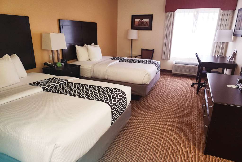La Quinta Inn & Suites by Wyndham Stillwater University Area - photo 18