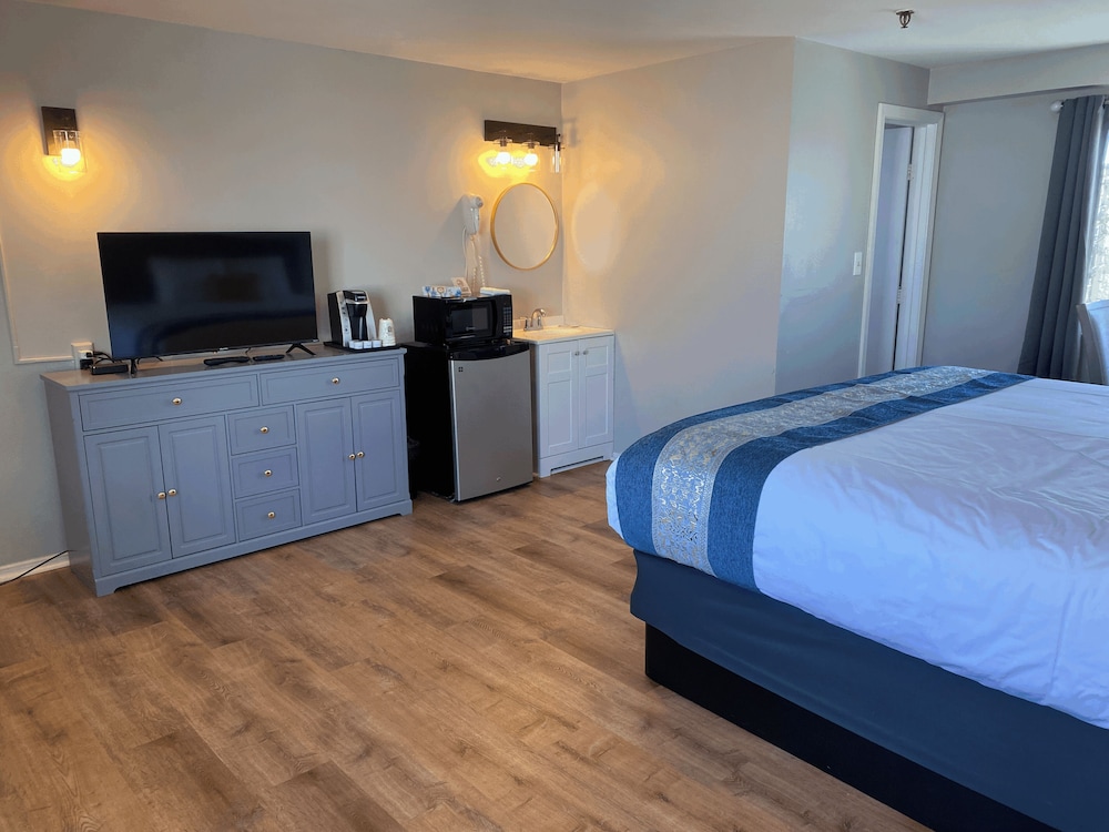 Hampton Harbor Motel - photo 10