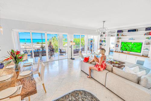Ocean View Penthouse Retreat amenities: tennis court heated Pool Vista Key Two — 4-Star Luxury Hotel in Islamorada, United States