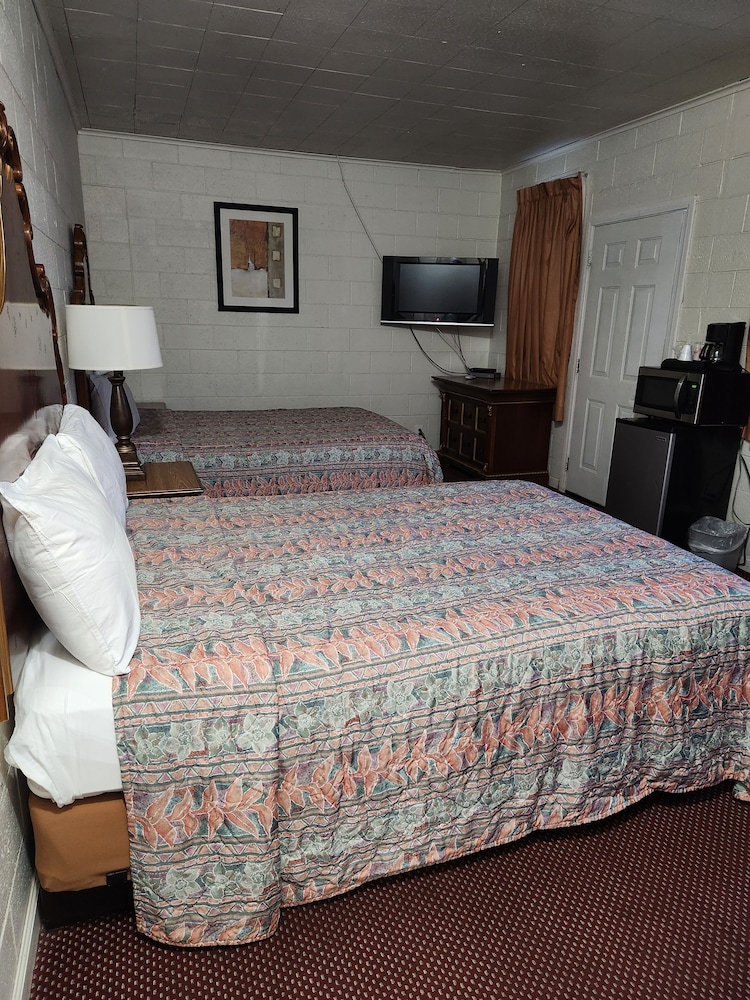 A Nights Inn - photo 14