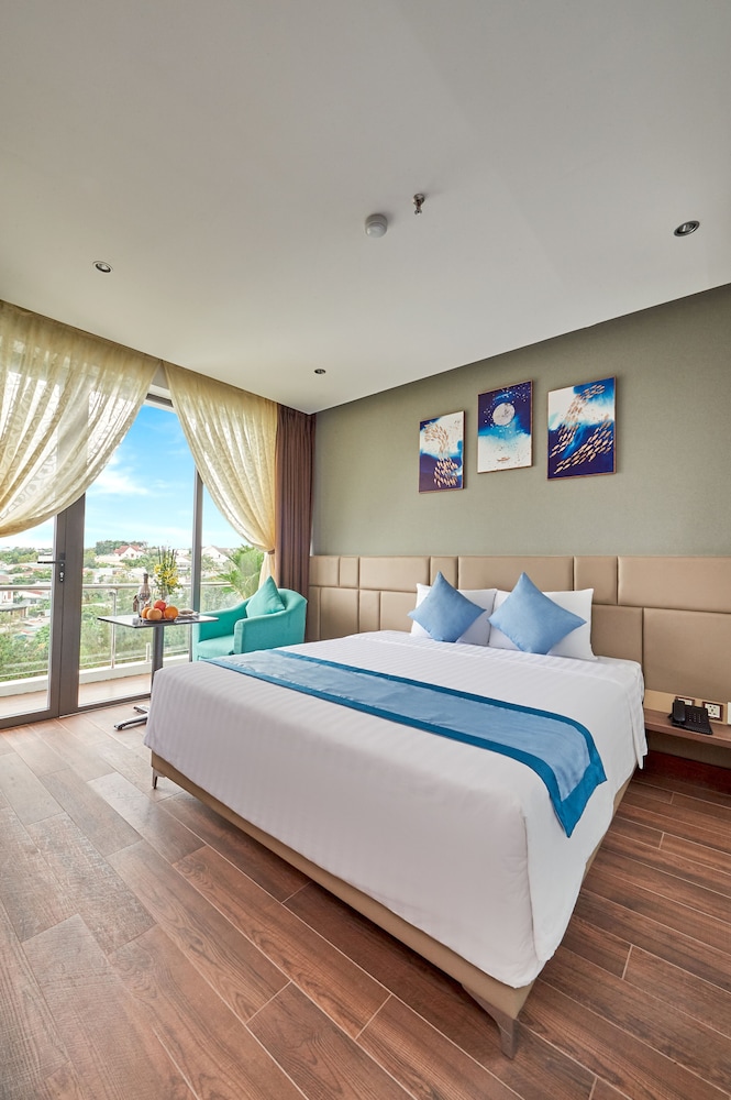 Boston Hotel - carbon neutral hotel in Pleiku