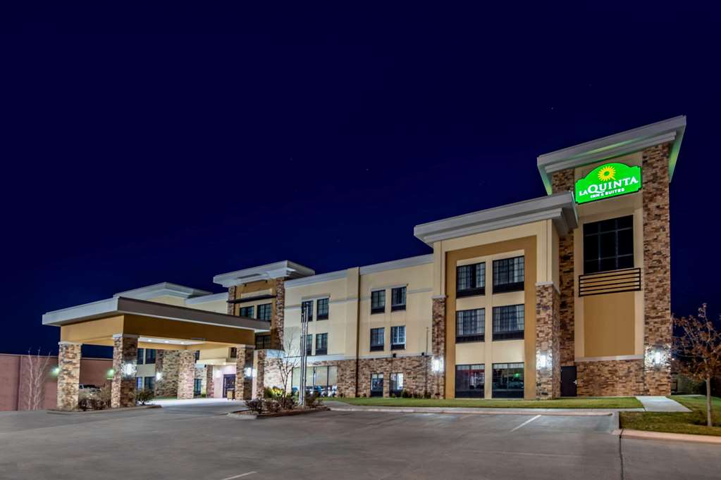 La Quinta Inn & Suites by Wyndham Pampa - photo 7