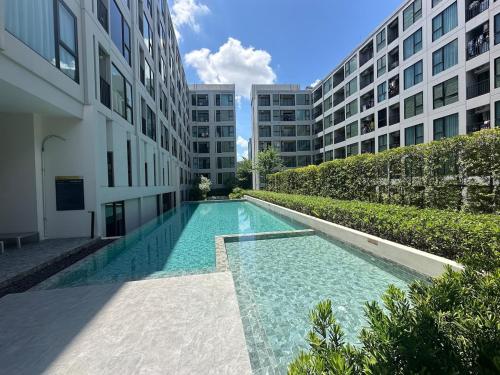 Brand New Condo Near Icon Siam