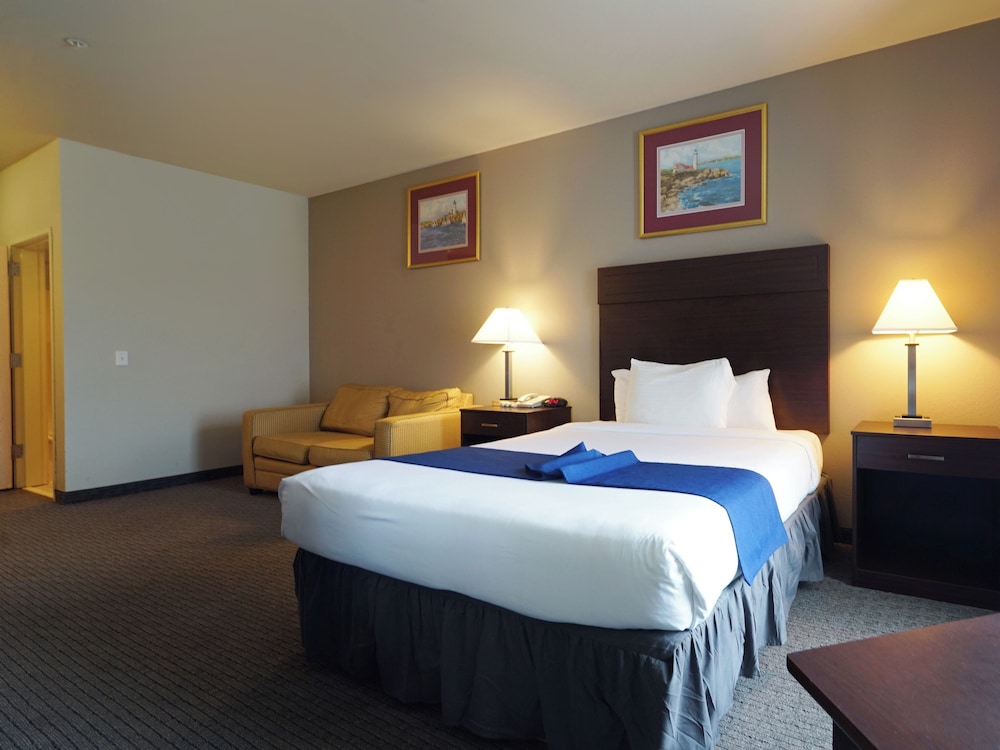 BayVue Hotel Resort and Suites - photo 16