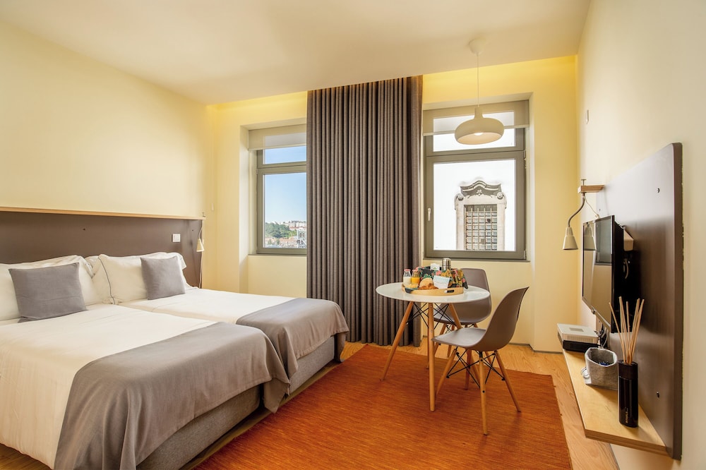 Feel Porto Codeçal Apartments — 4-Star Luxury Hotel in Porto, Portugal