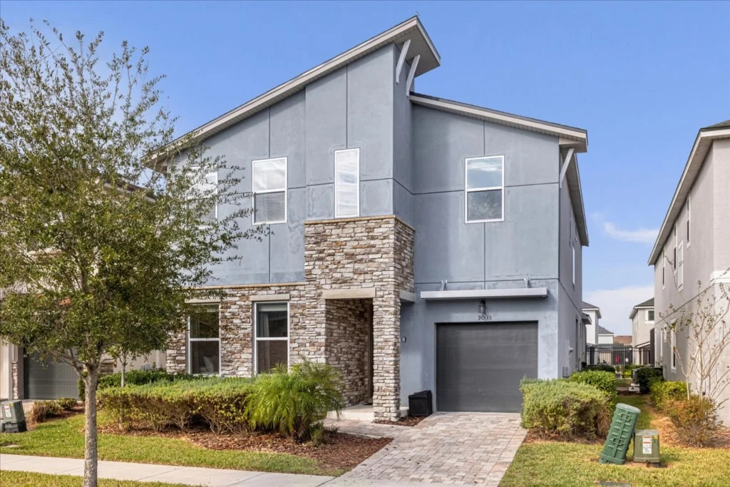 5 Bedrooms 55 Bathrooms Solara 9035 Pc