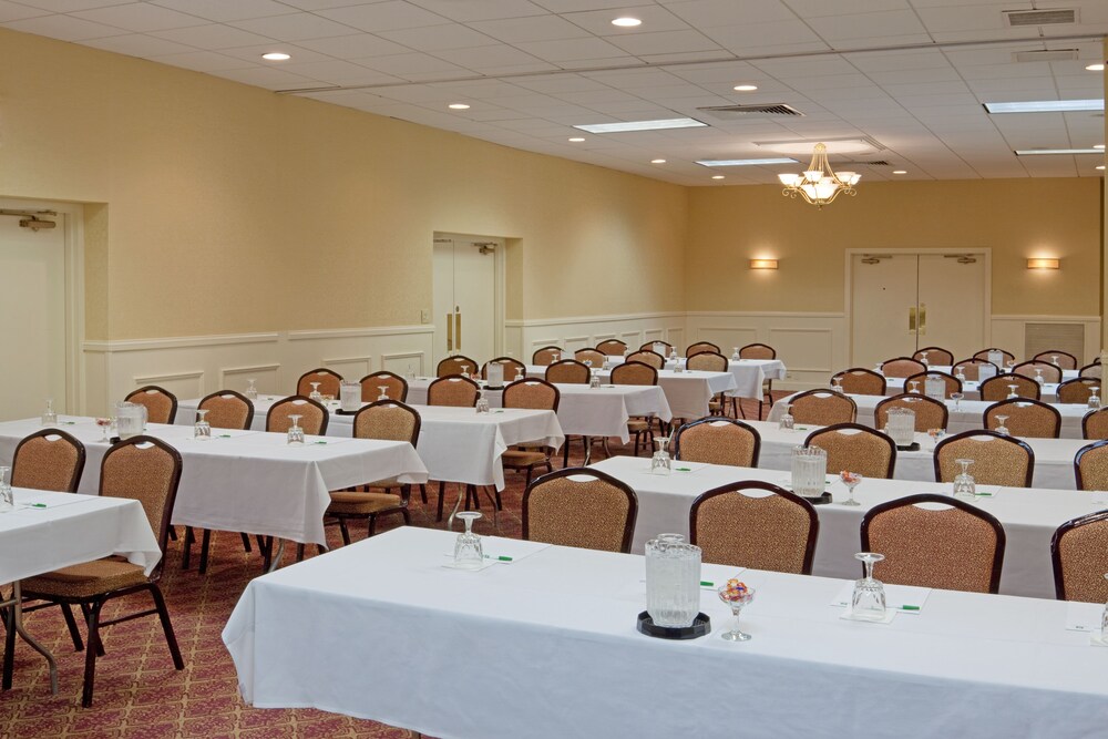 Holiday Inn Hotel & Suites Boston Peabody by IHG - photo 37
