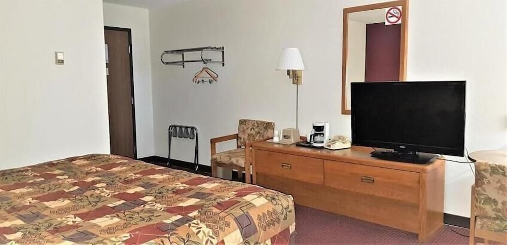 AmeriVu Inn & Suites Avon - photo 9