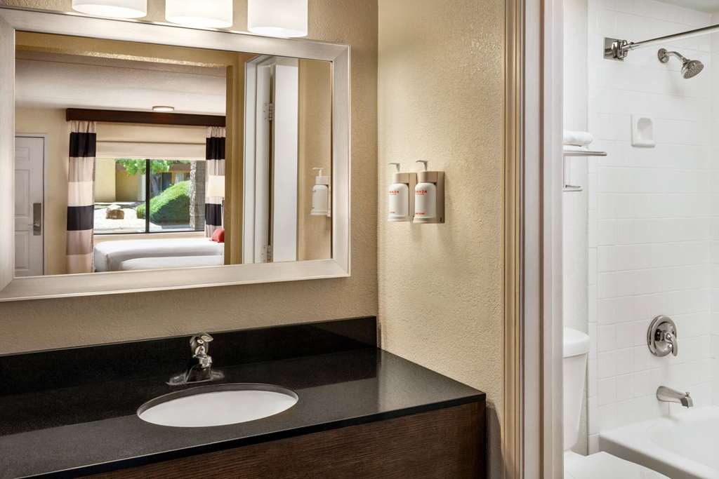 Ramada by Wyndham Albuquerque Airport - photo 35