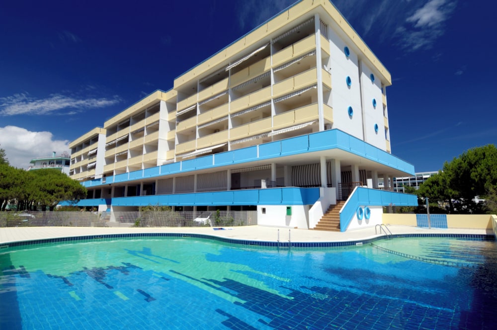 Lovely Flat With Side sea View and Swimming Pool — 4-Star Luxury Hotel in San Michele Al Tagliamento, Italy