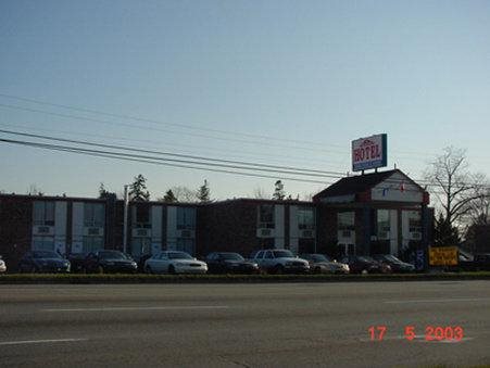 Burnside Hotel in Dartmouth, Canada